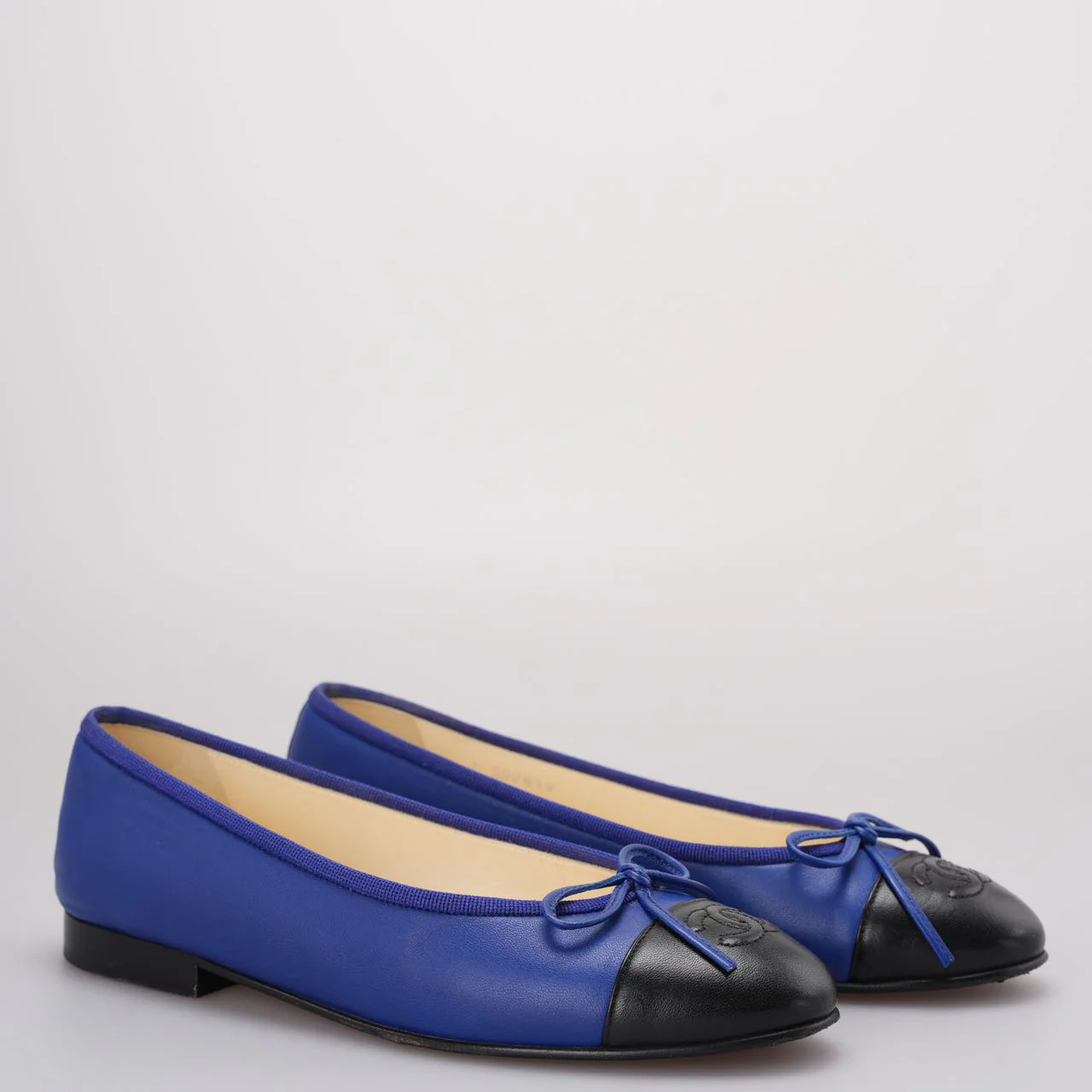 used-Chanel Ballet Flats in Blue/Black Size 36-MILOURA
