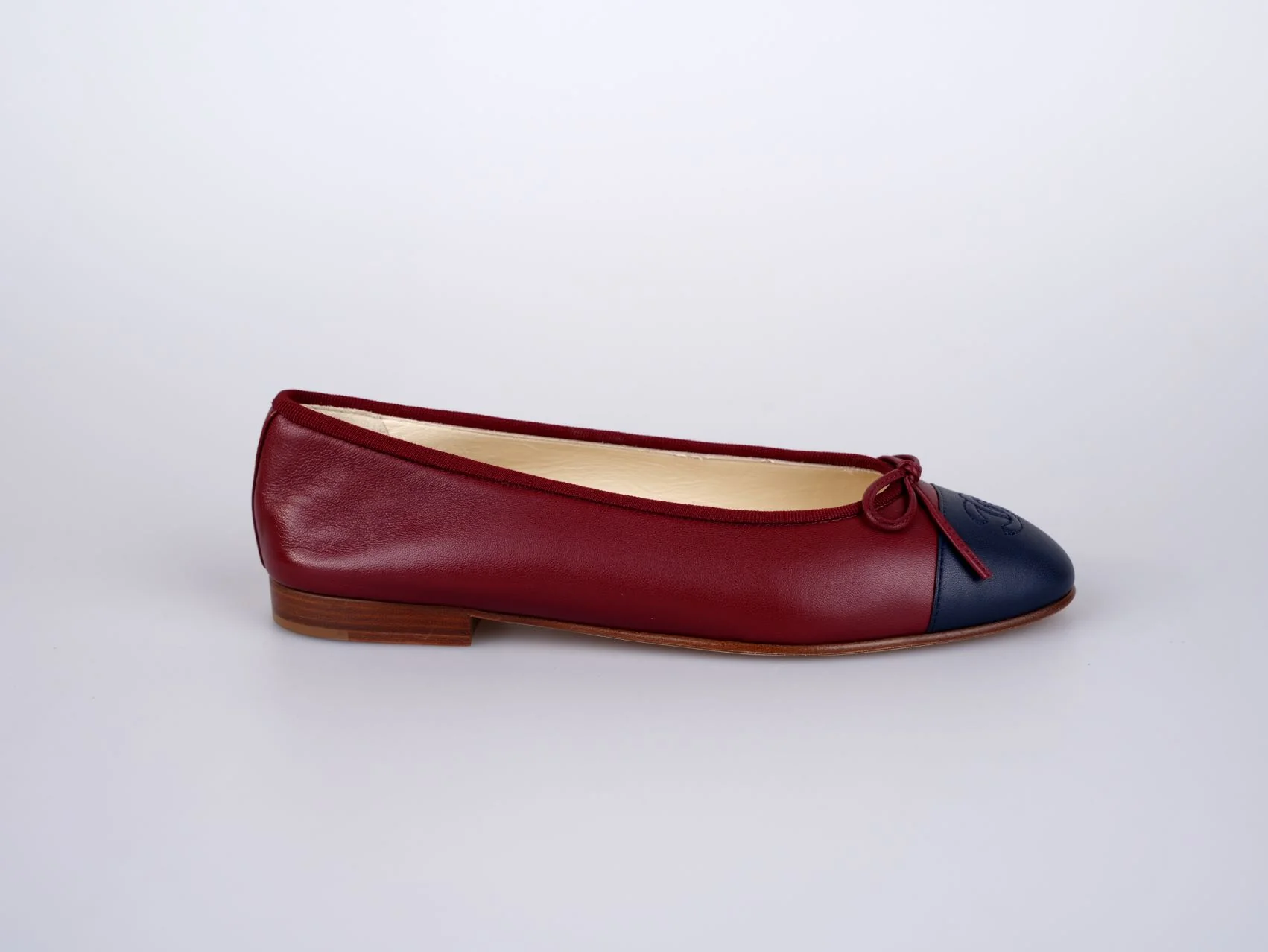 used-Chanel Burgundy Leather CC Bow Cap Toe Ballet Flats Size 38.5-MILOURA