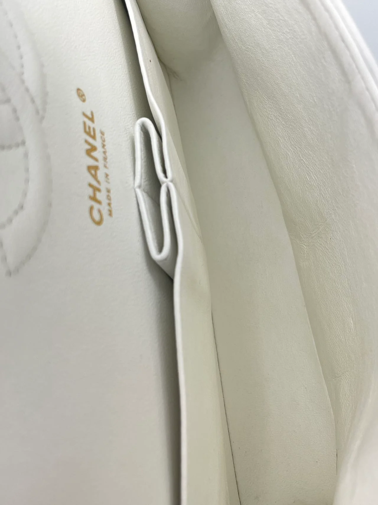 used-Chanel Medium White Classic Flap Bag in Caviar Leather with Gold Hardware-MILOURA