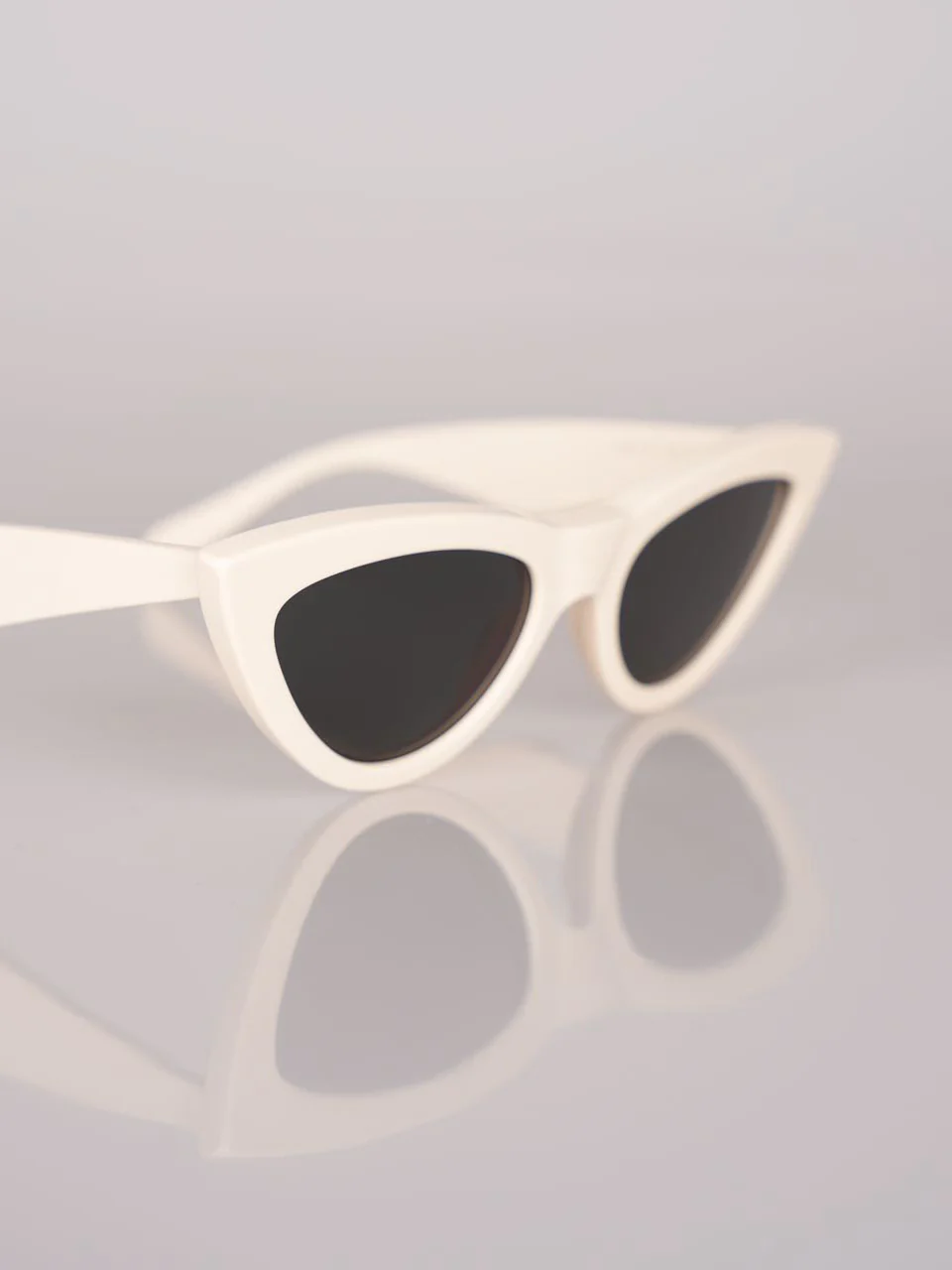 used-Celine Cat Eye Sunglasses with Beige Acetate Frame-MILOURA