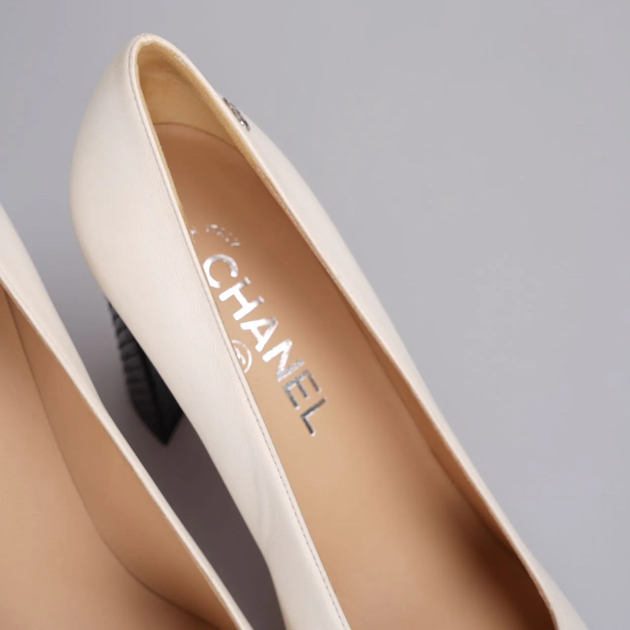 used-Chanel Classic Leather Two-Tone Pumps in Beige Black 38C-MILOURA