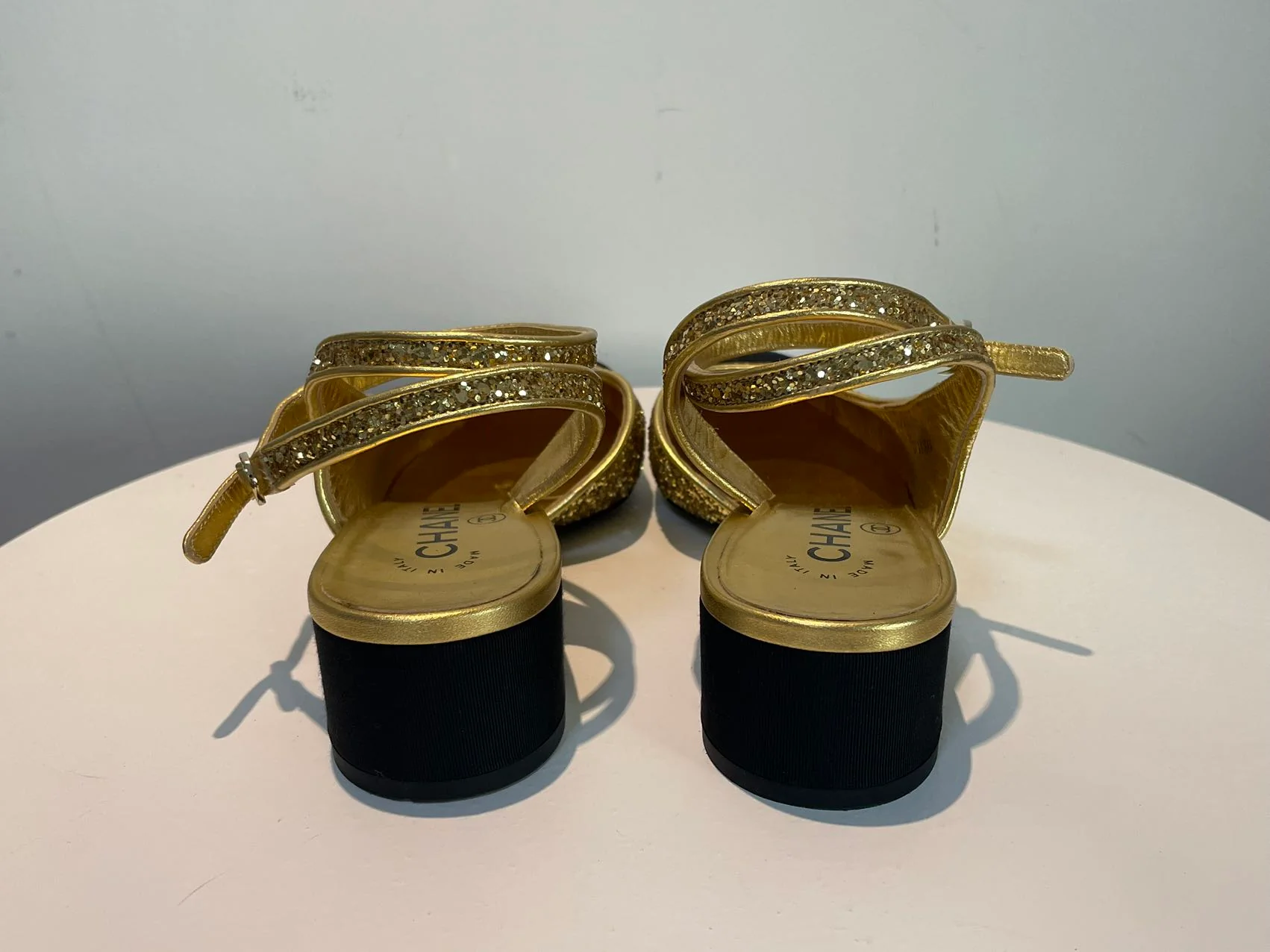 used-Chanel GoldBlack Coarse Glitter and Fabric CC Cap Toe Slingback Pumps Size EU37.5-MILOURA