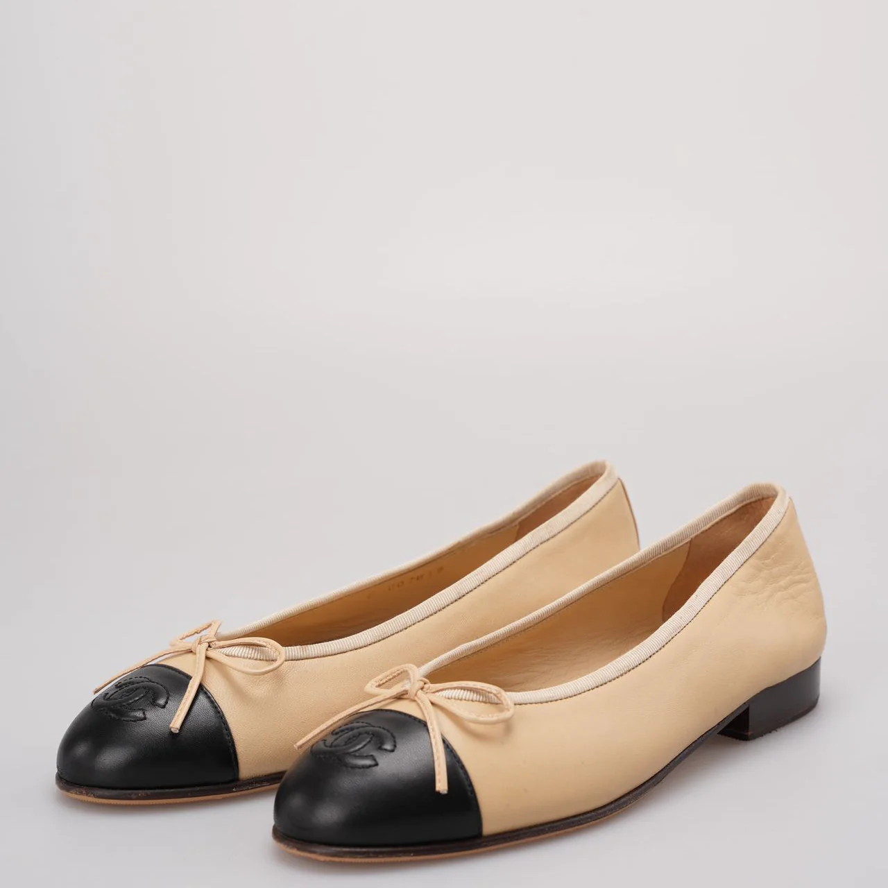 Chanel Classic Ballerina Flats In Lambleather black beige color size 37