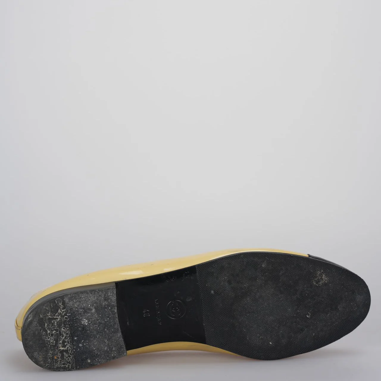 used-Chanel Beige/Black Patent Leather CC Ballet Flats Size 40-MILOURA