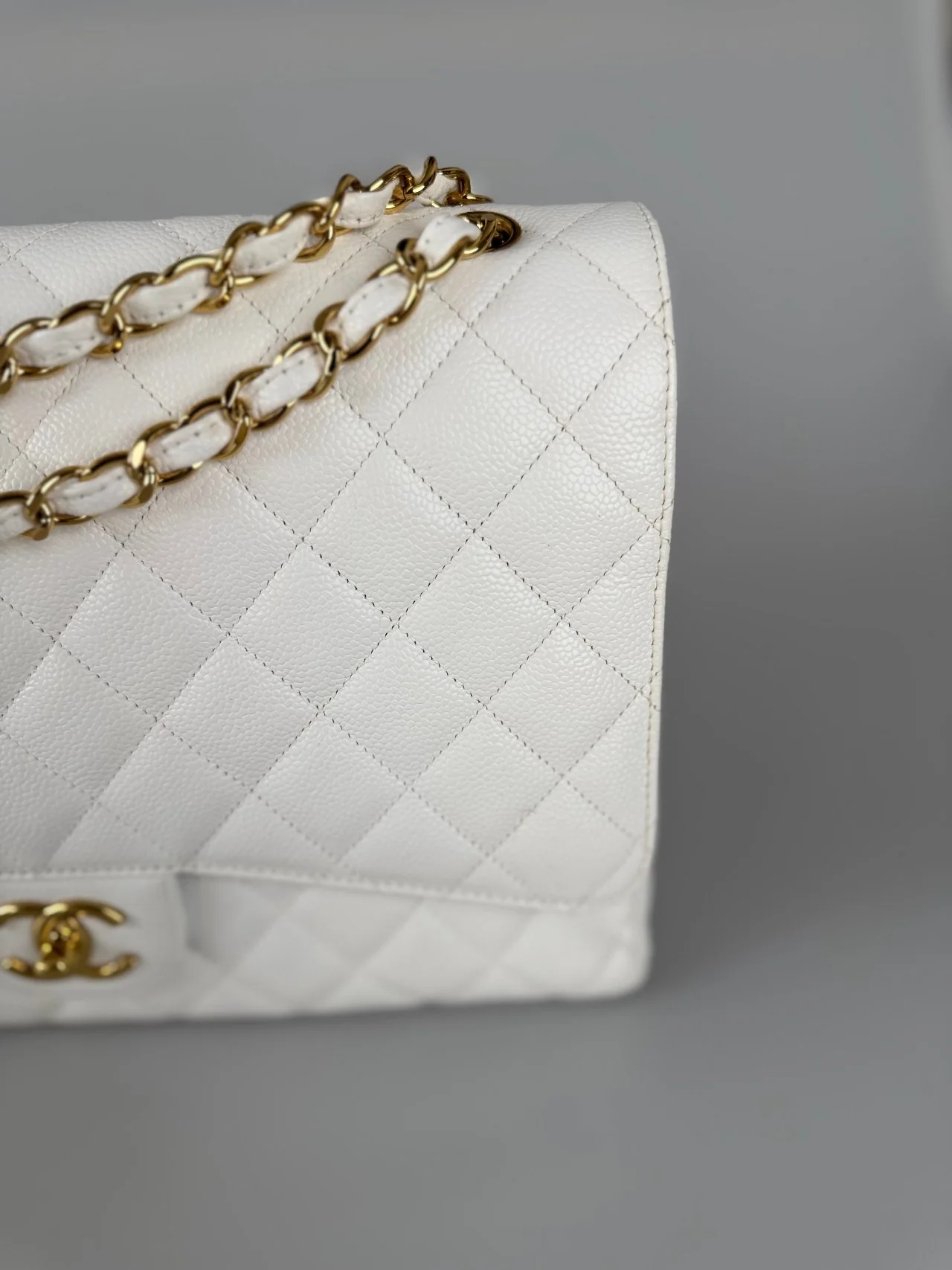 used-Chanel timeless flap Bag Caviar Leather Maxi size in white-MILOURA