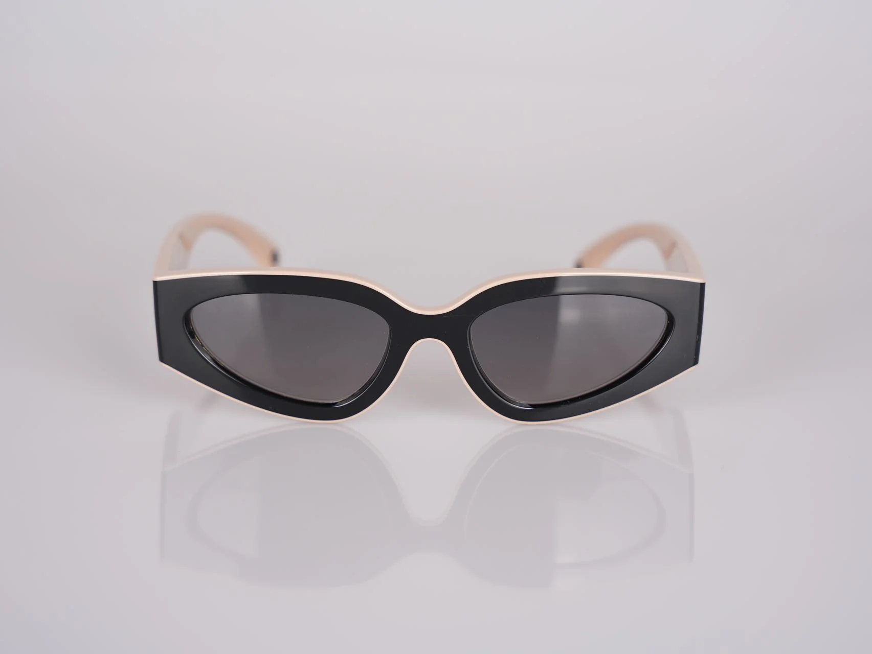used-Chanel Cat Eye Sunglasses with CC Logo Black and Beige-MILOURA