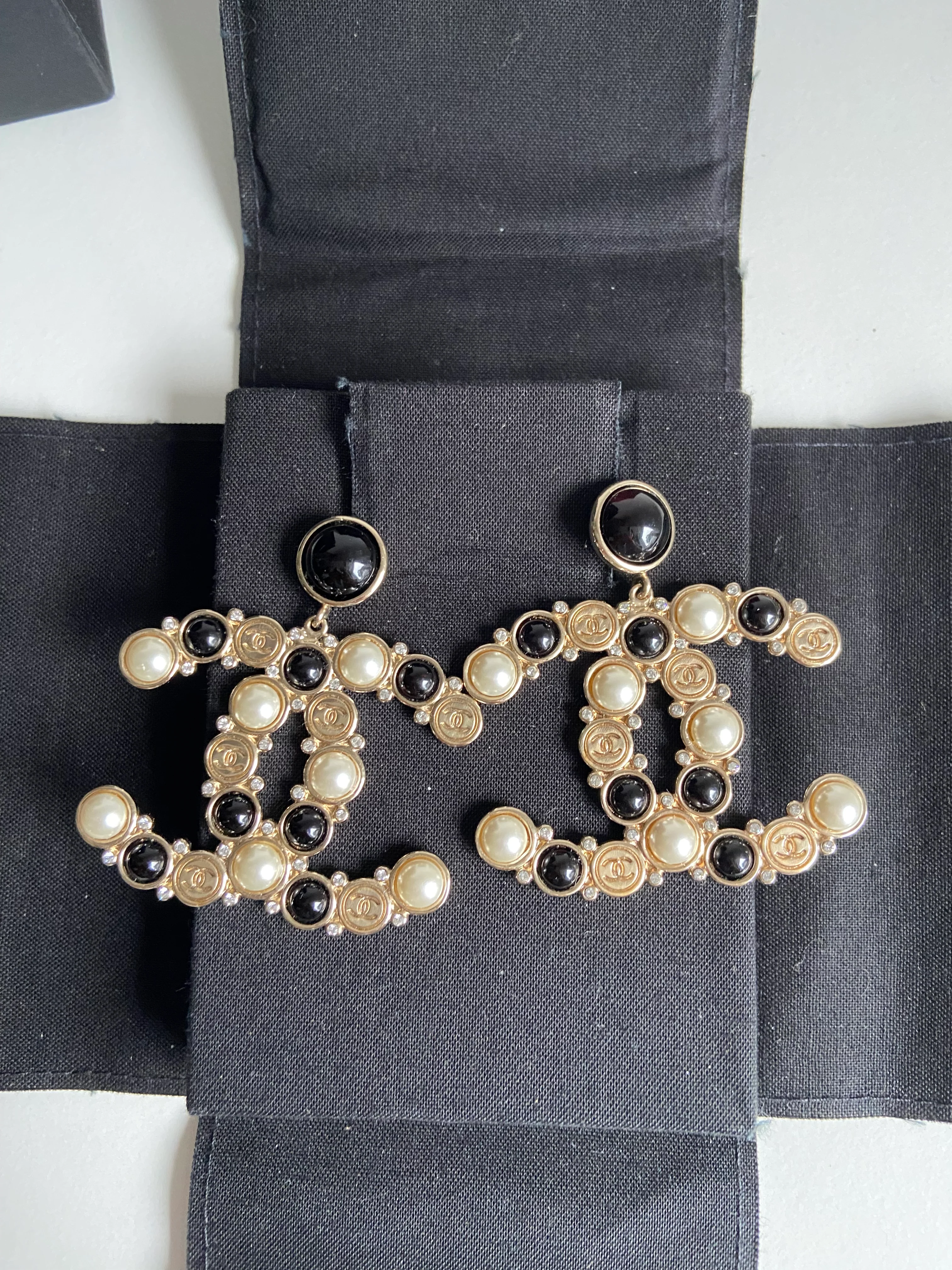 used-Chanel Double CC classic earrings-MILOURA