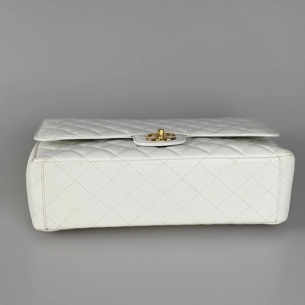 used-Chanel timeless flap Bag Caviar Leather Maxi size in white-MILOURA