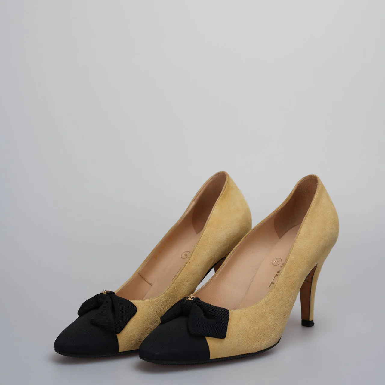 used-Chanel Beige Black Leather Ribbon Pumps 8cm Size 36.5C-MILOURA