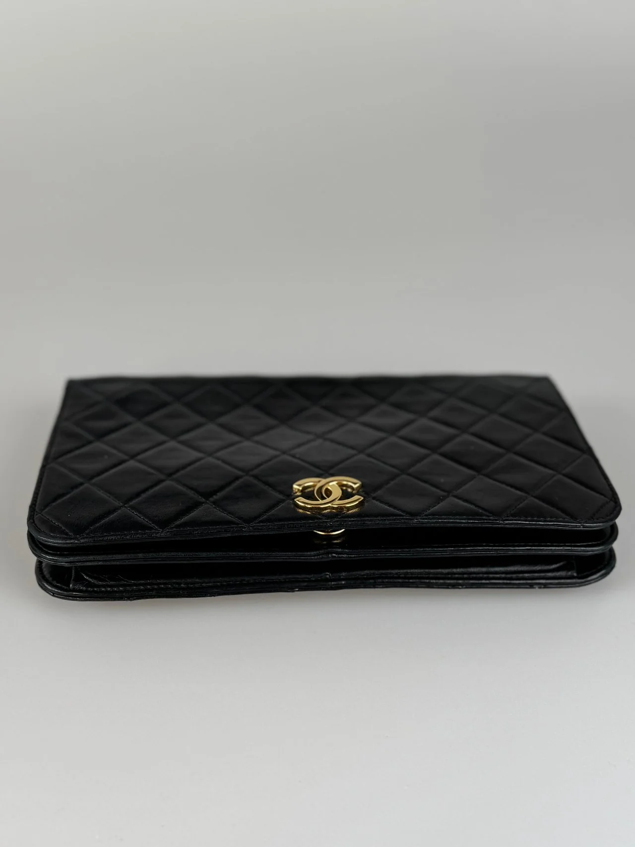 used-Chanel vintage Matelassé Lambskin Shoulder Bag Black-MILOURA