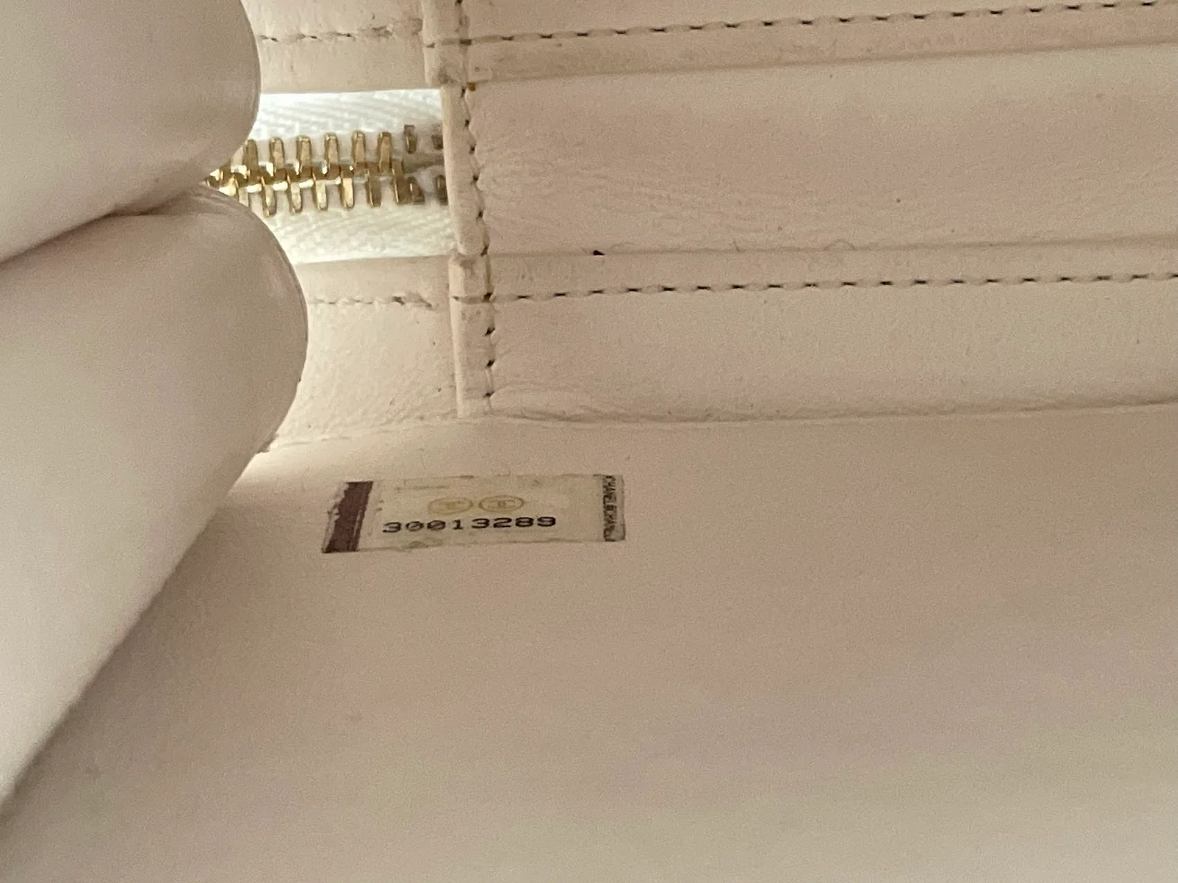 used-Chanel White Vanity Case Bag in Lambskin Leather-MILOURA