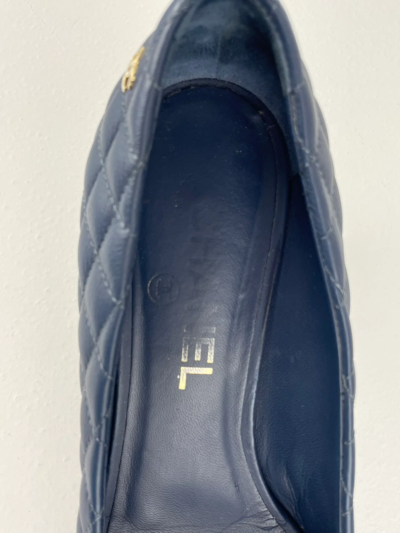 used-Chanel navy blackCalfskin Quilted Cap Toe Camellia Pumps 37.5 with Cc logo-MILOURA