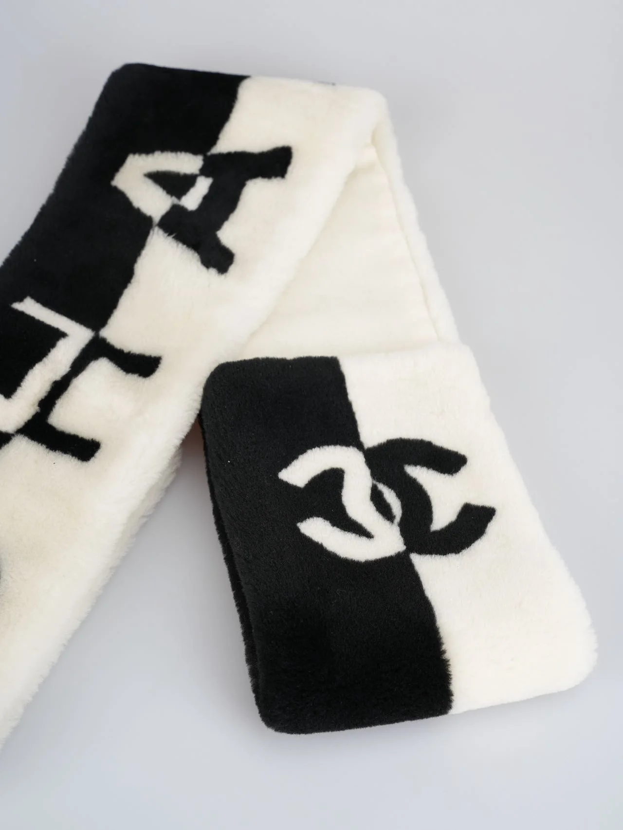used-Chanel Shearling Cashmere CC Scarf in Black and White-MILOURA