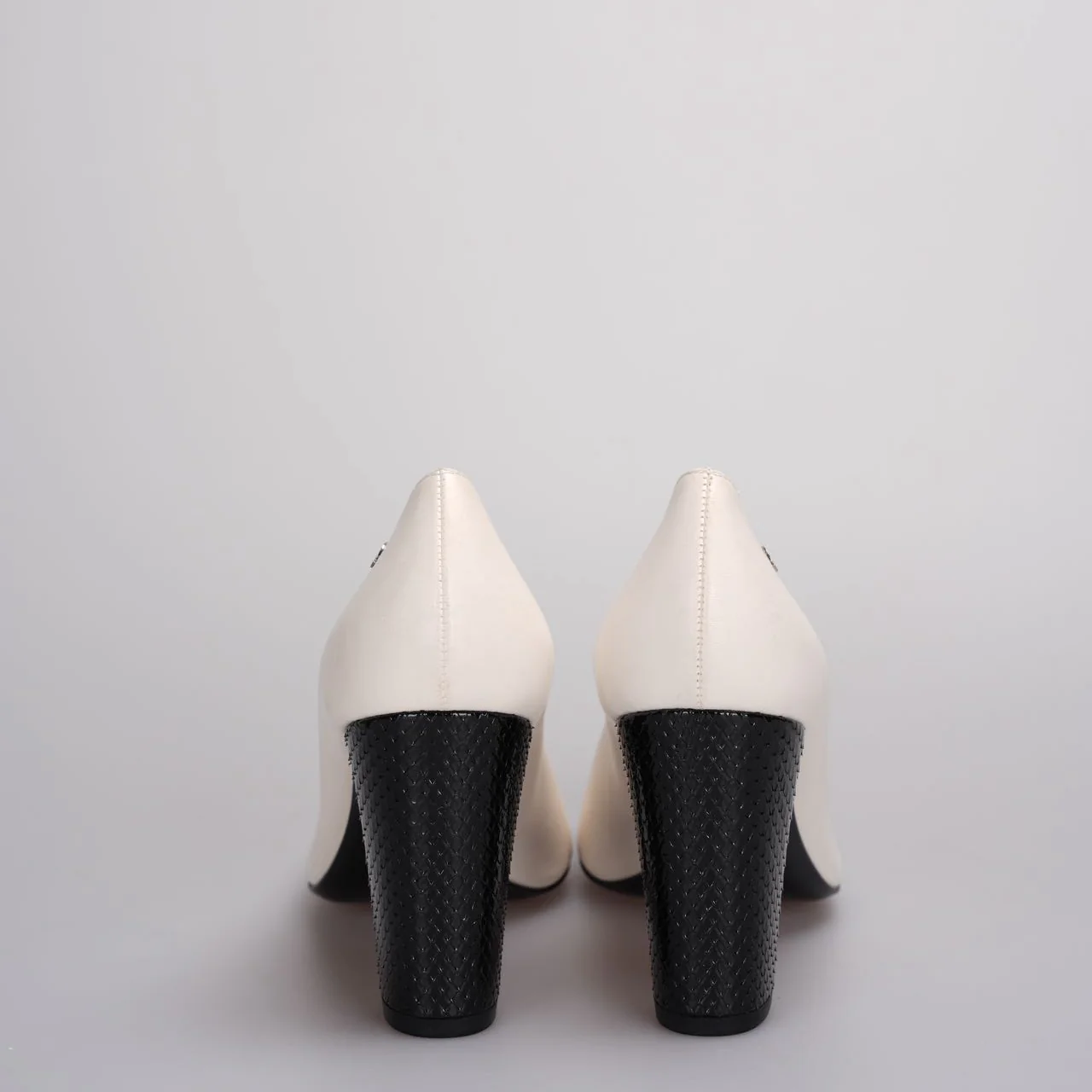 used-Chanel Classic Leather Two-Tone Pumps in Beige Black 38C-MILOURA