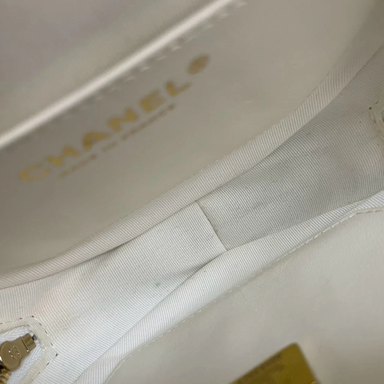 used-Chanel Big Heart Bag Lambskin Quilted CC In Love Clutch With Chain in White-MILOURA