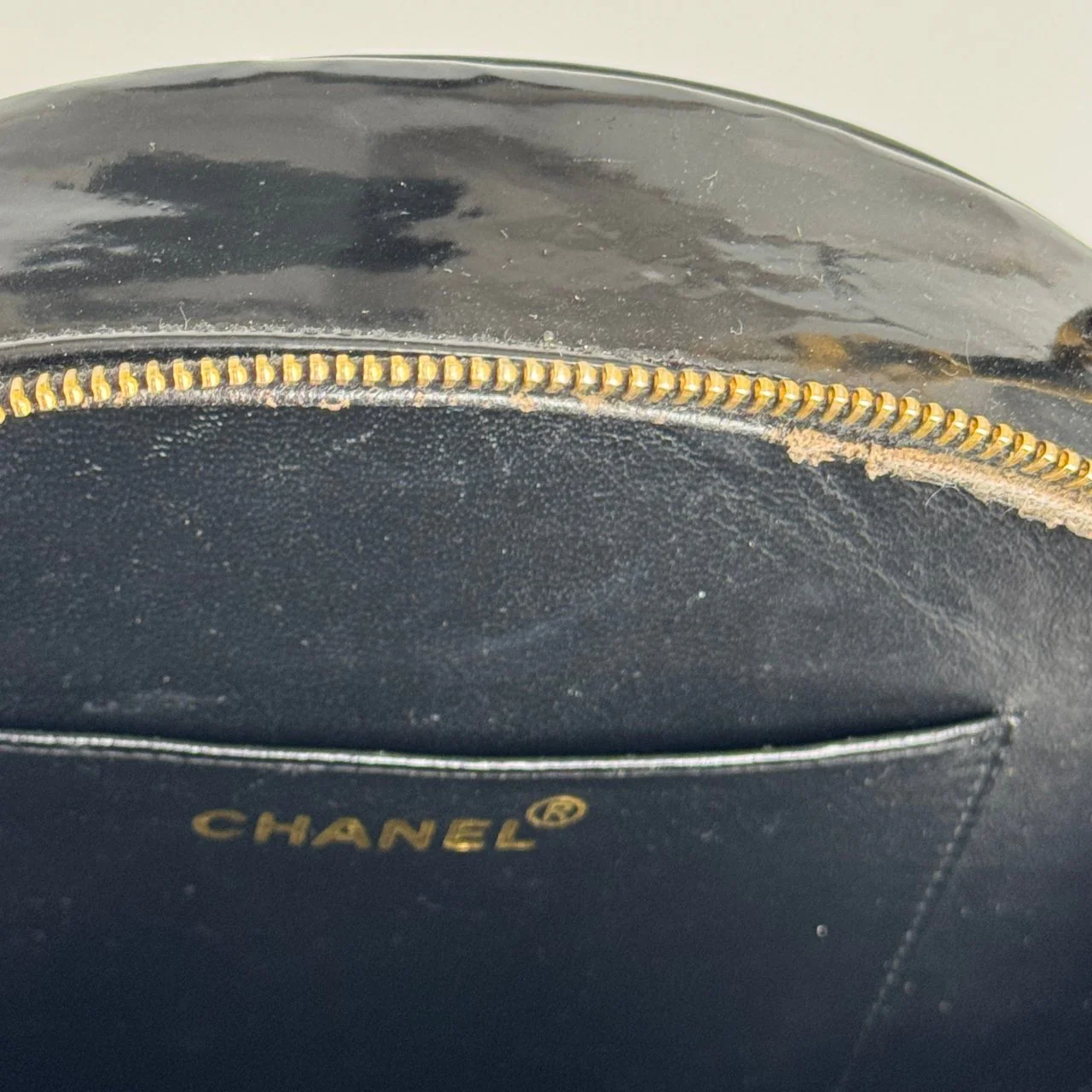 used-CHANEL 1995 BLACK ROUND VANITY CASE-MILOURA