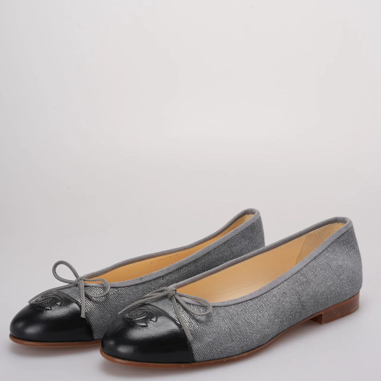 used-Chanel Ballerinas Ballet Flats in Grey /Black Size 38-MILOURA