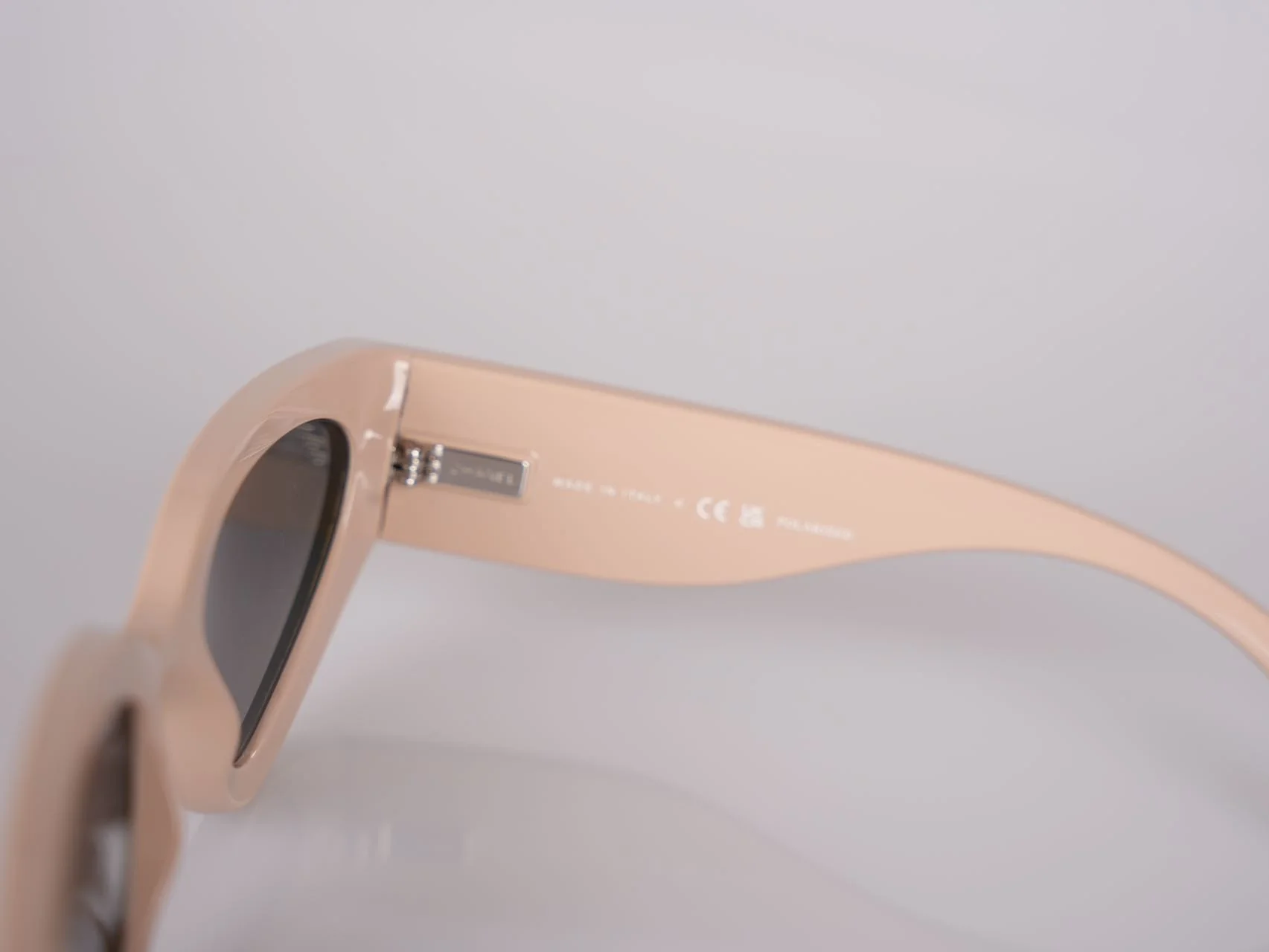 used-Chanel Cat Eye Sunglasses with CC Logo Black and Beige-MILOURA