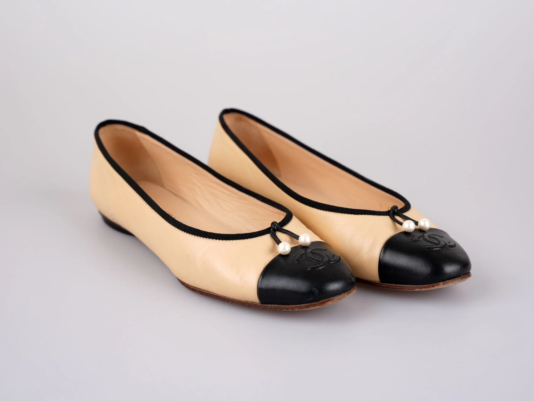 used-Chanel CC Lambskin Cap Toe Ballerinas with Pearls Beige/Black 38C-MILOURA