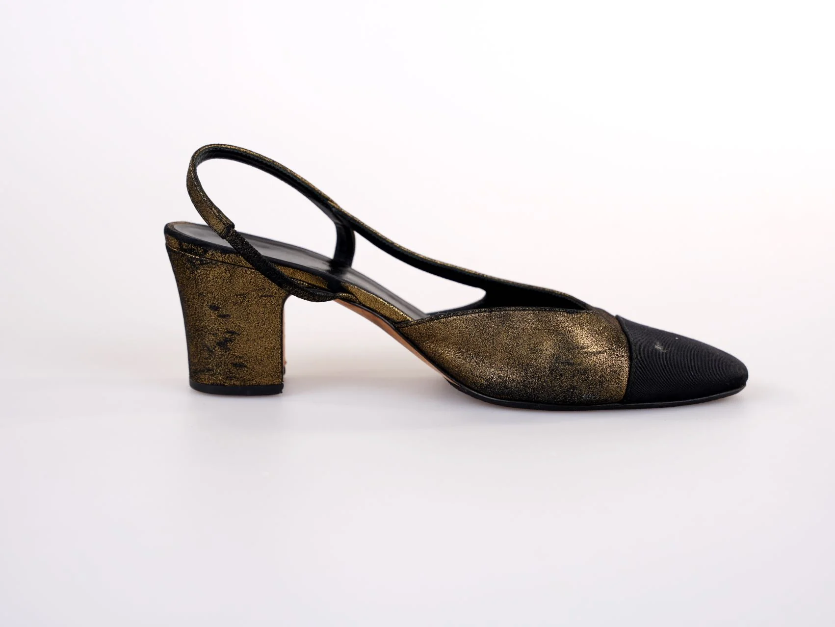 used-Chanel Metallic Lambskin Grosgrain Cap Toe CC Slingback Pumps Gold Black Size 39C-MILOURA