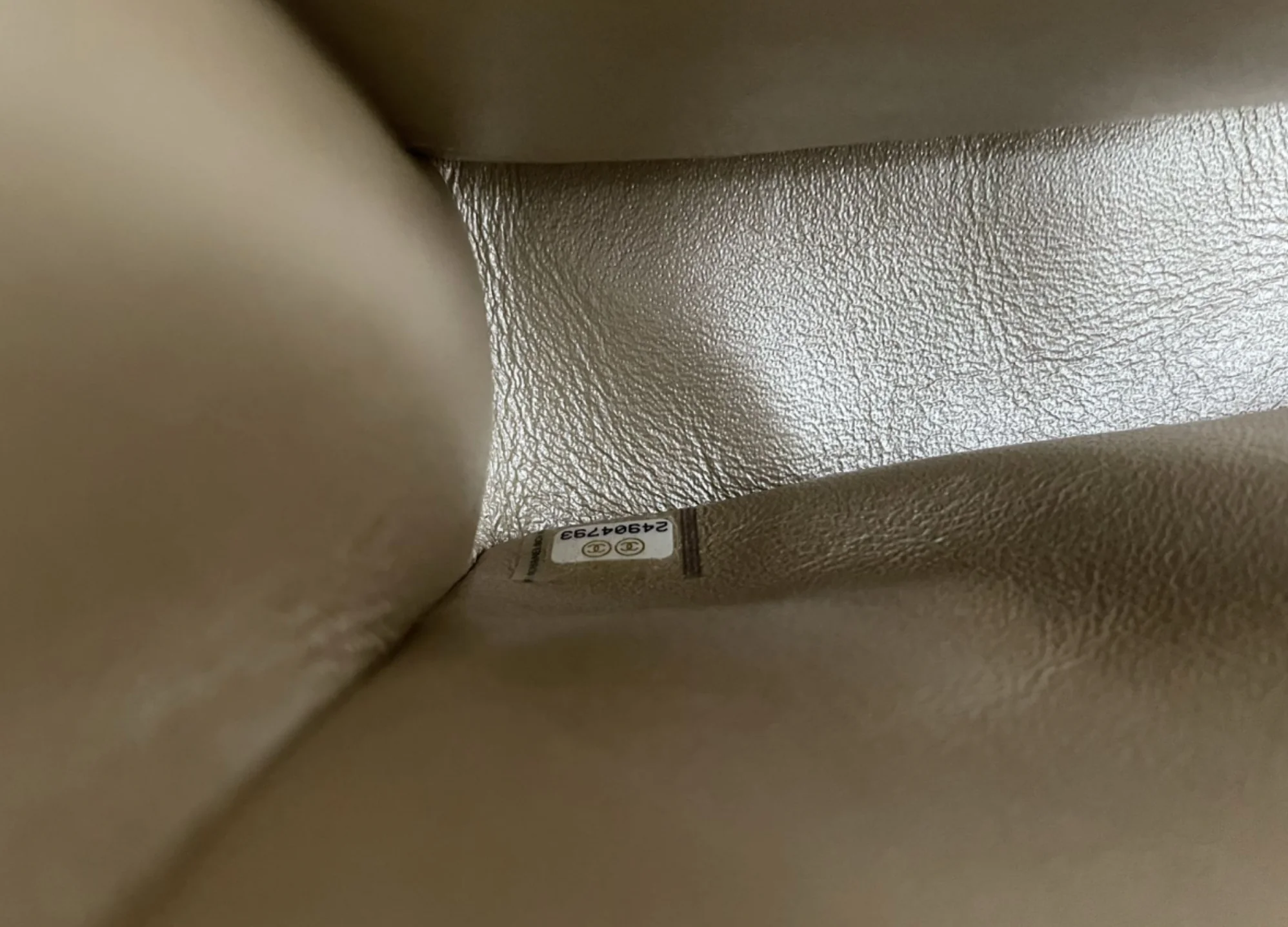 used-Chanel rare Raffia Medium Classic-MILOURA