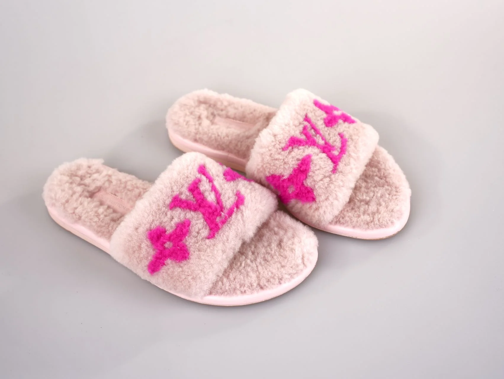 used-Louis Vuitton Shearling Magnetic Flat Mule 38 Rose Clair-MILOURA