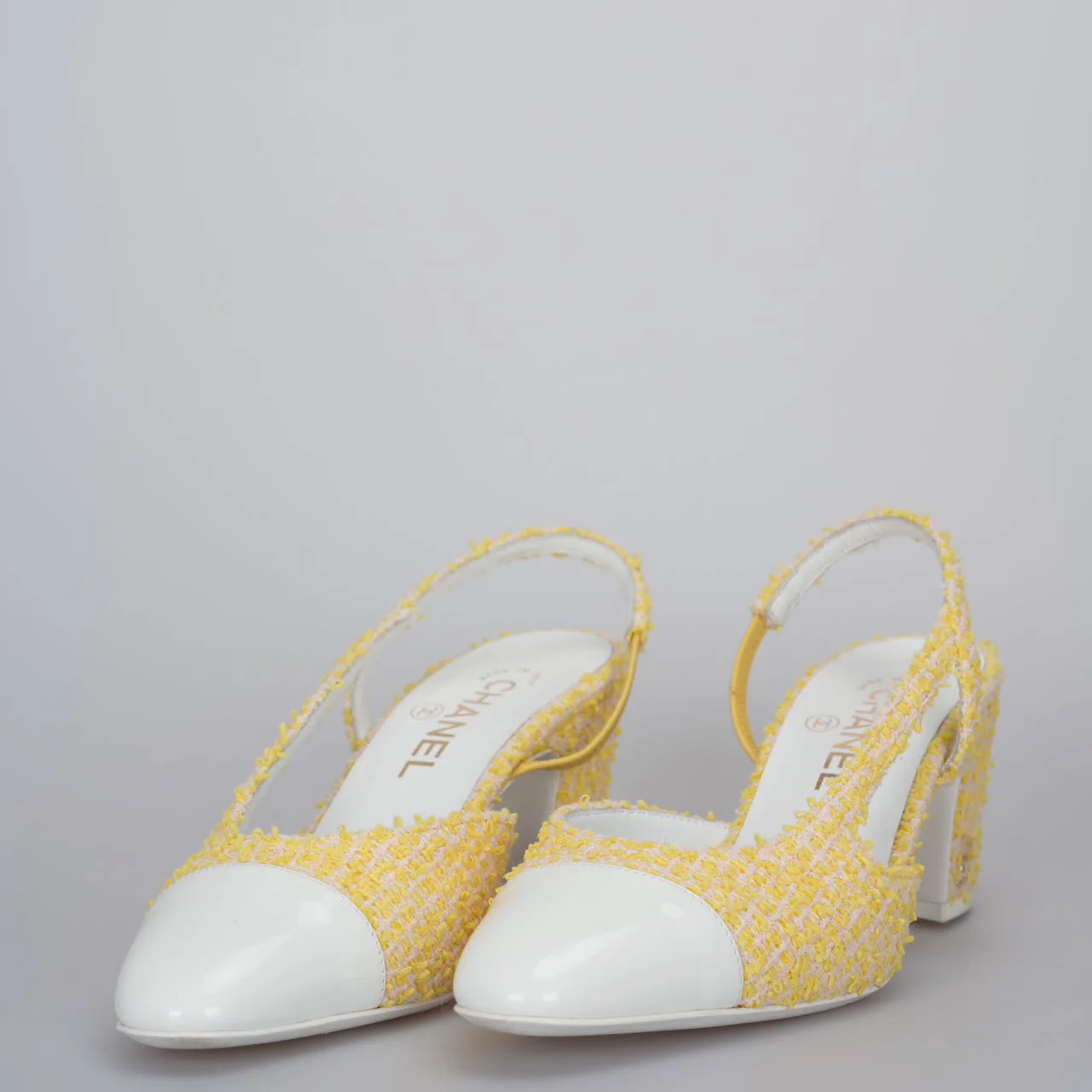 used-Chanel tweed slingback 39 light yellow pumps with CC logo-MILOURA