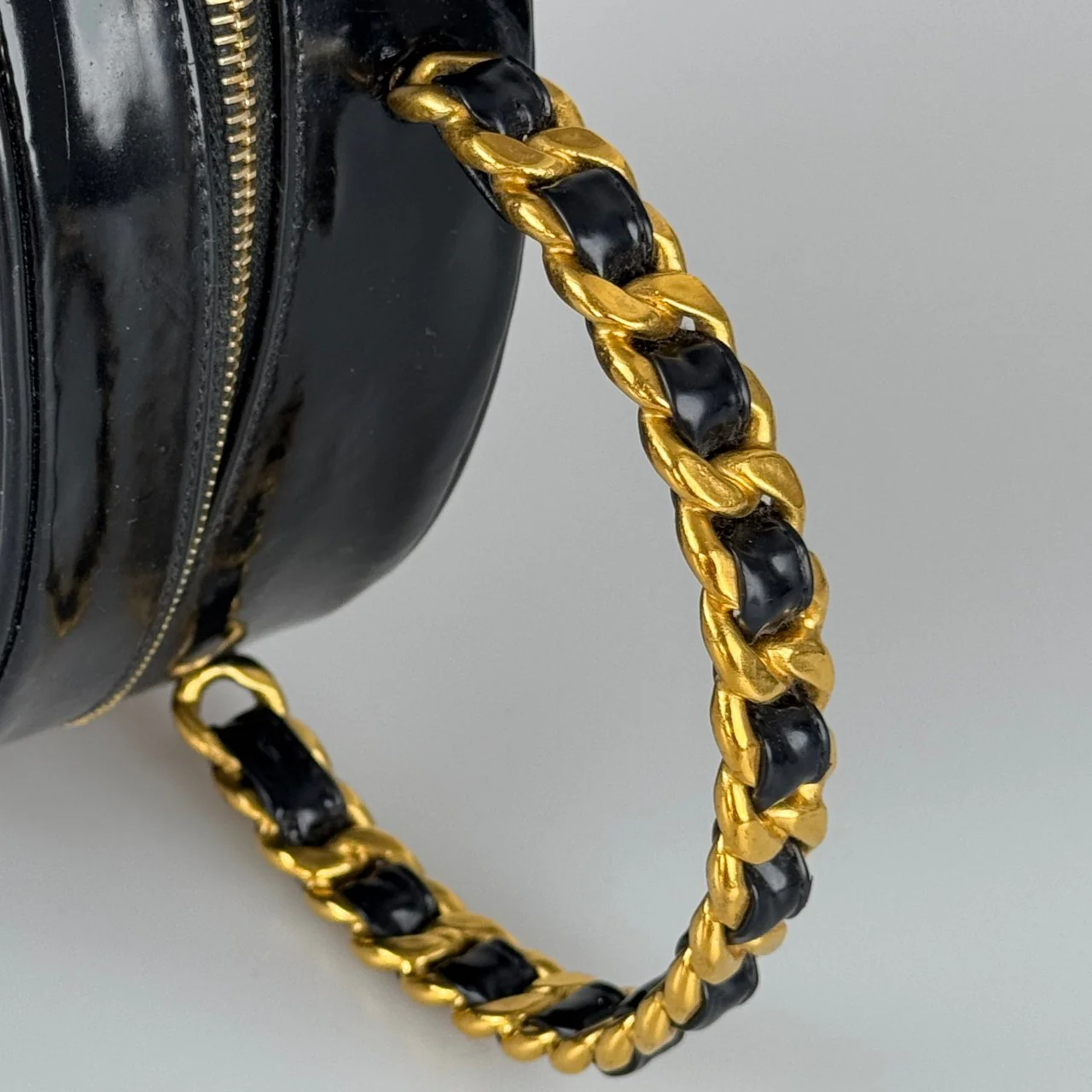 used-CHANEL 1995 BLACK ROUND VANITY CASE-MILOURA