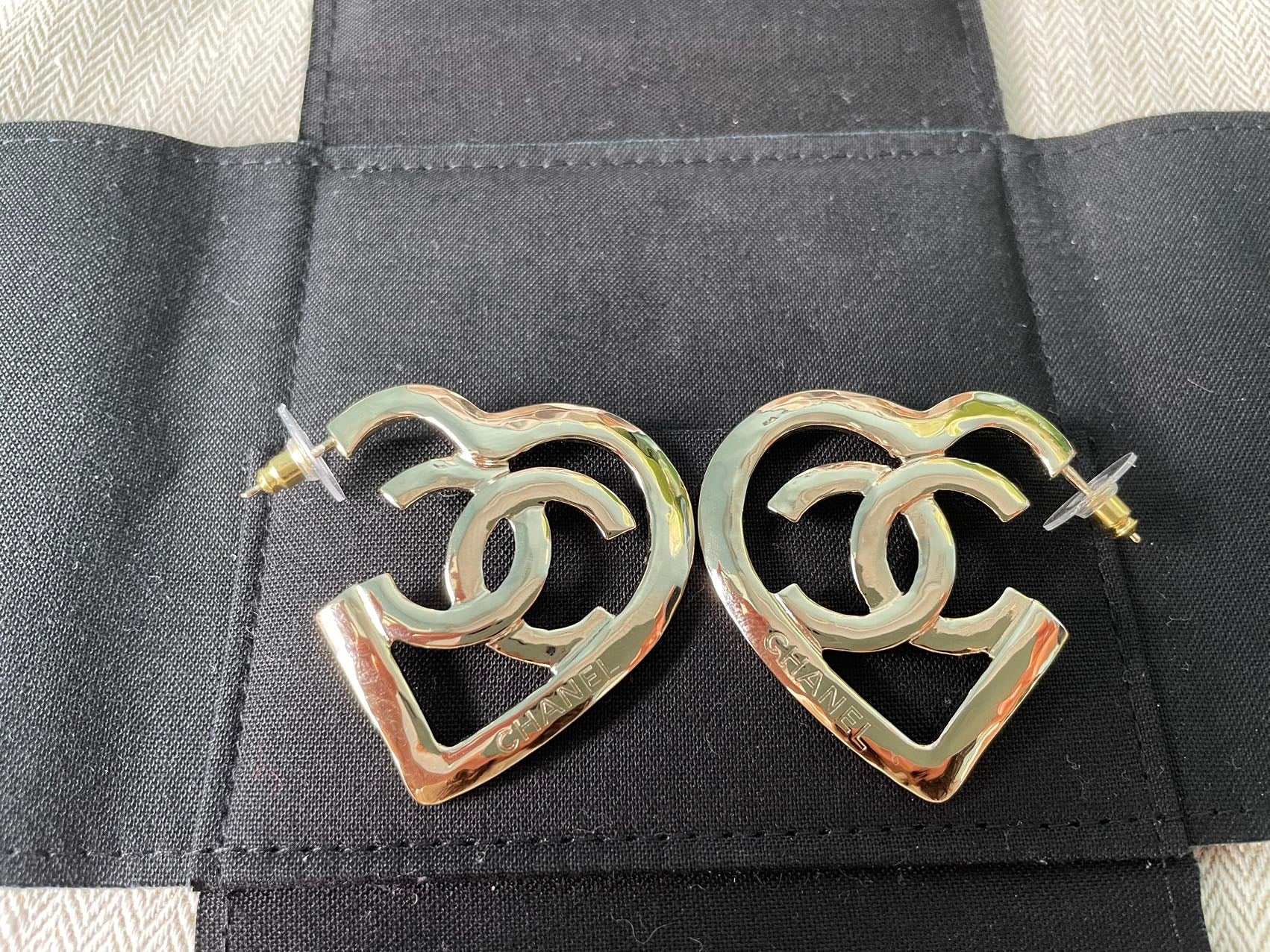 used-Chanel heart hoop earrings-MILOURA