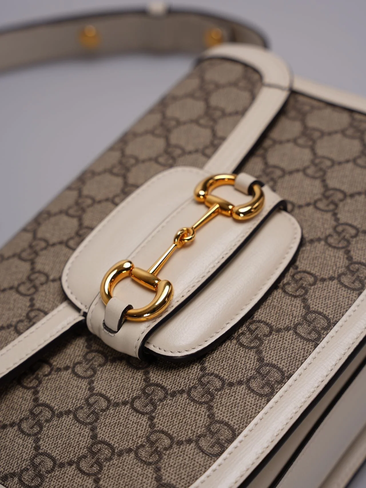 used-Gucci Supreme Monogram Beige Calfskin Horsebit 1955 Shoulder Bag-MILOURA