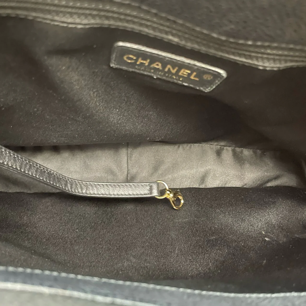 used-Chanel Medium Grand Shopping Tote Black GST Bag in caviar Leather with Gold Hardware from 2013-MILOURA