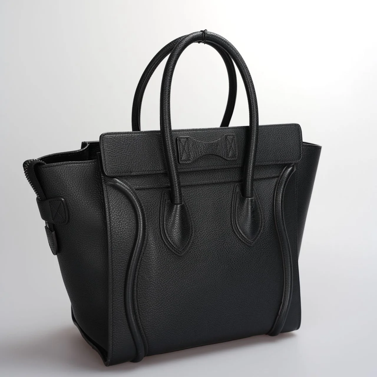 used-CELINE Micro Luggage leather handbag in Black-MILOURA
