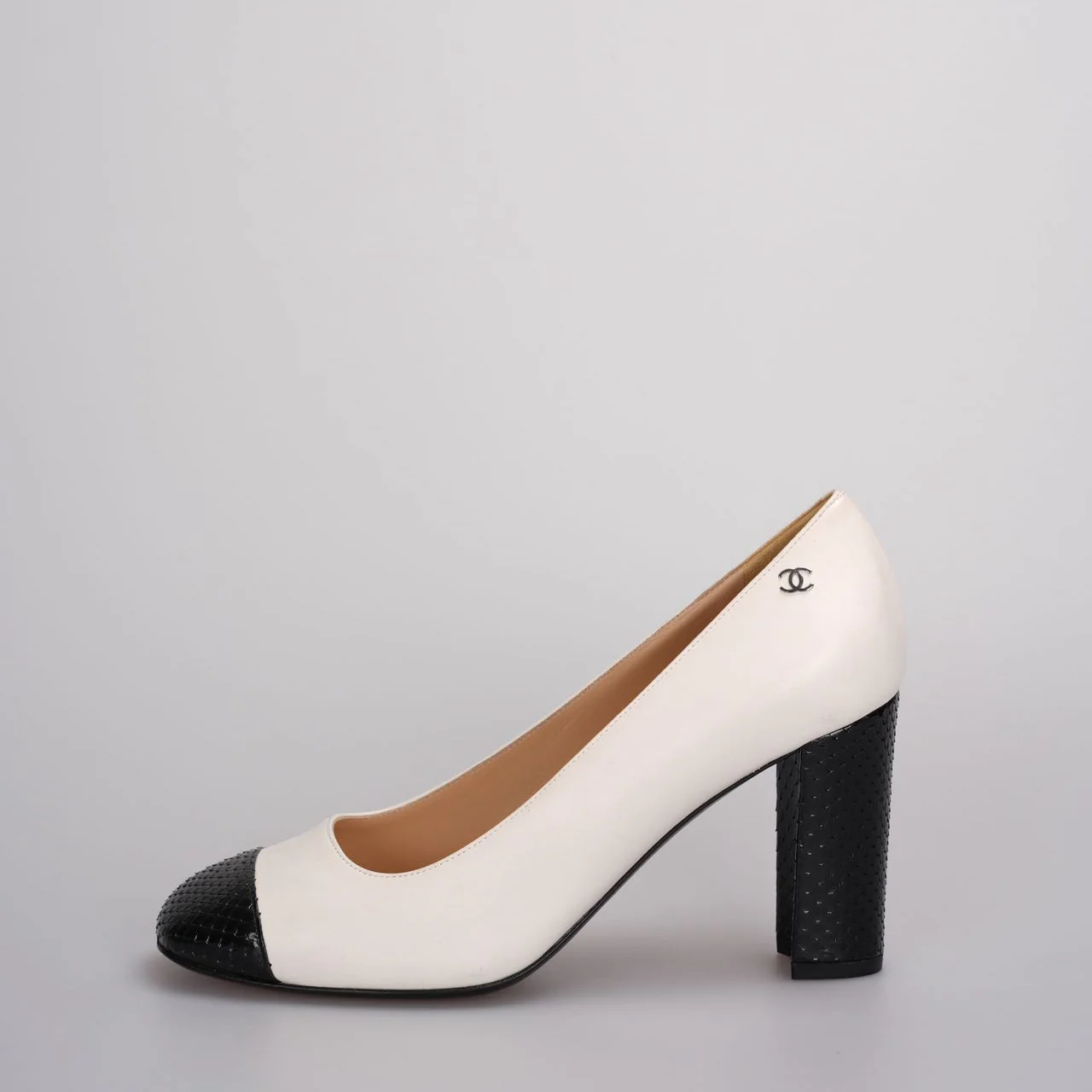 used-Chanel Classic Leather Two-Tone Pumps in Beige Black 38C-MILOURA