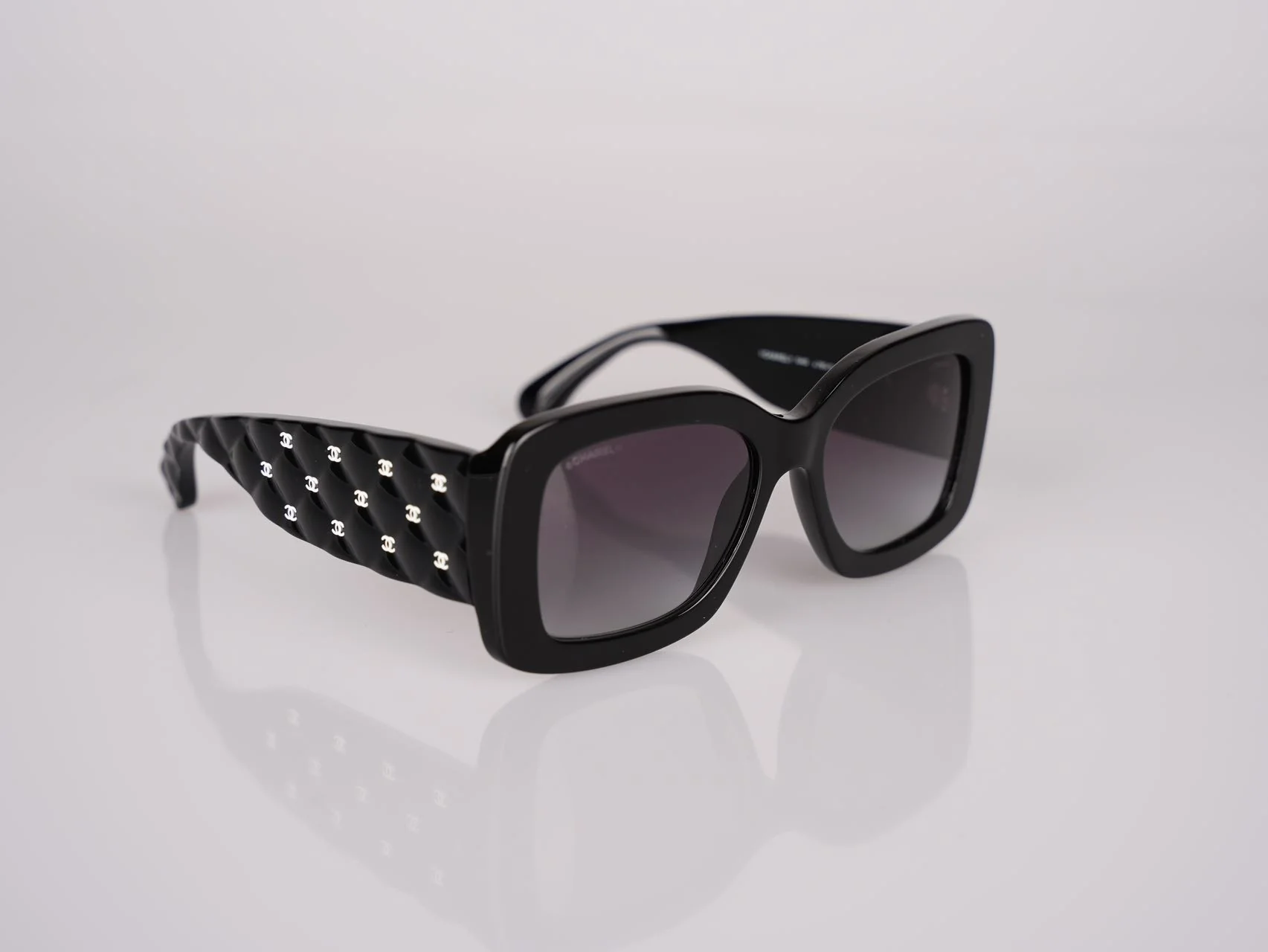 used-Chanel Sunglasses Black Polarized Gold Metal CC Logos with Gray Lenses-MILOURA