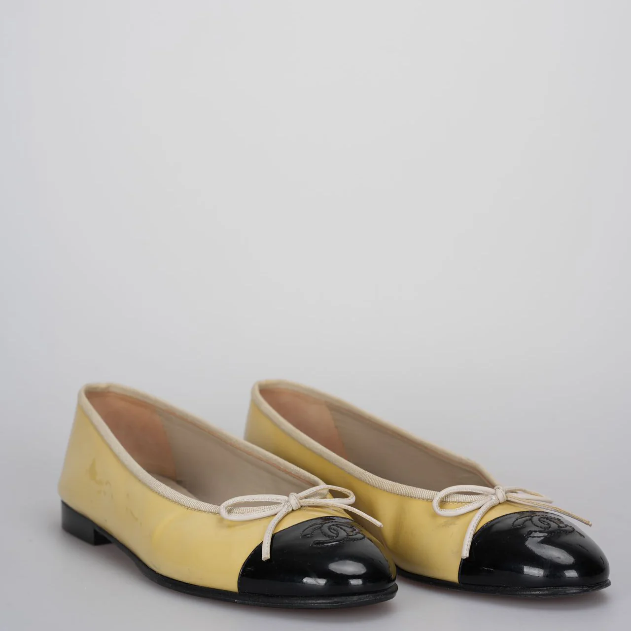 used-Chanel Beige/Black Patent Leather CC Ballet Flats Size 40-MILOURA