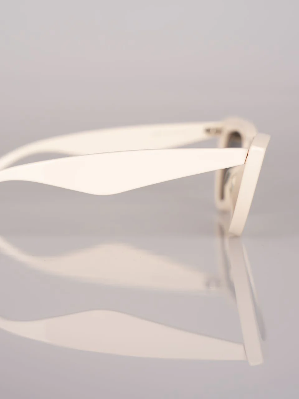 used-Celine Cat Eye Sunglasses with Beige Acetate Frame-MILOURA