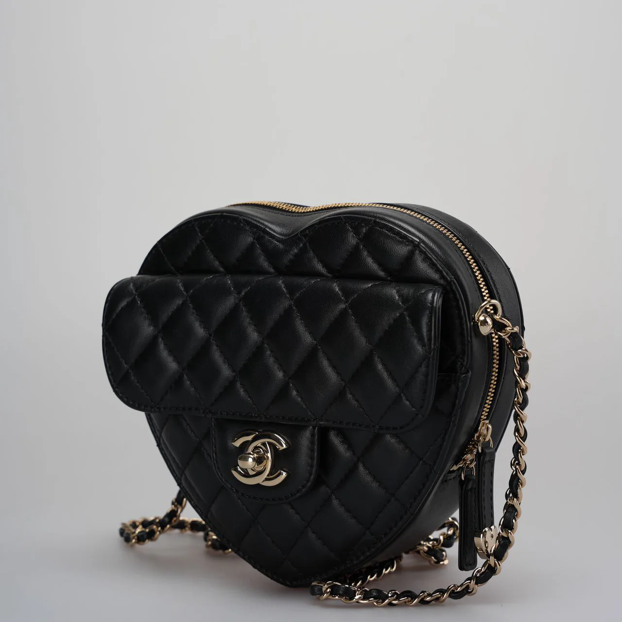 used-Chanel Lambskin Quilted CC In Love big Heart Clutch With Chain in Black-MILOURA