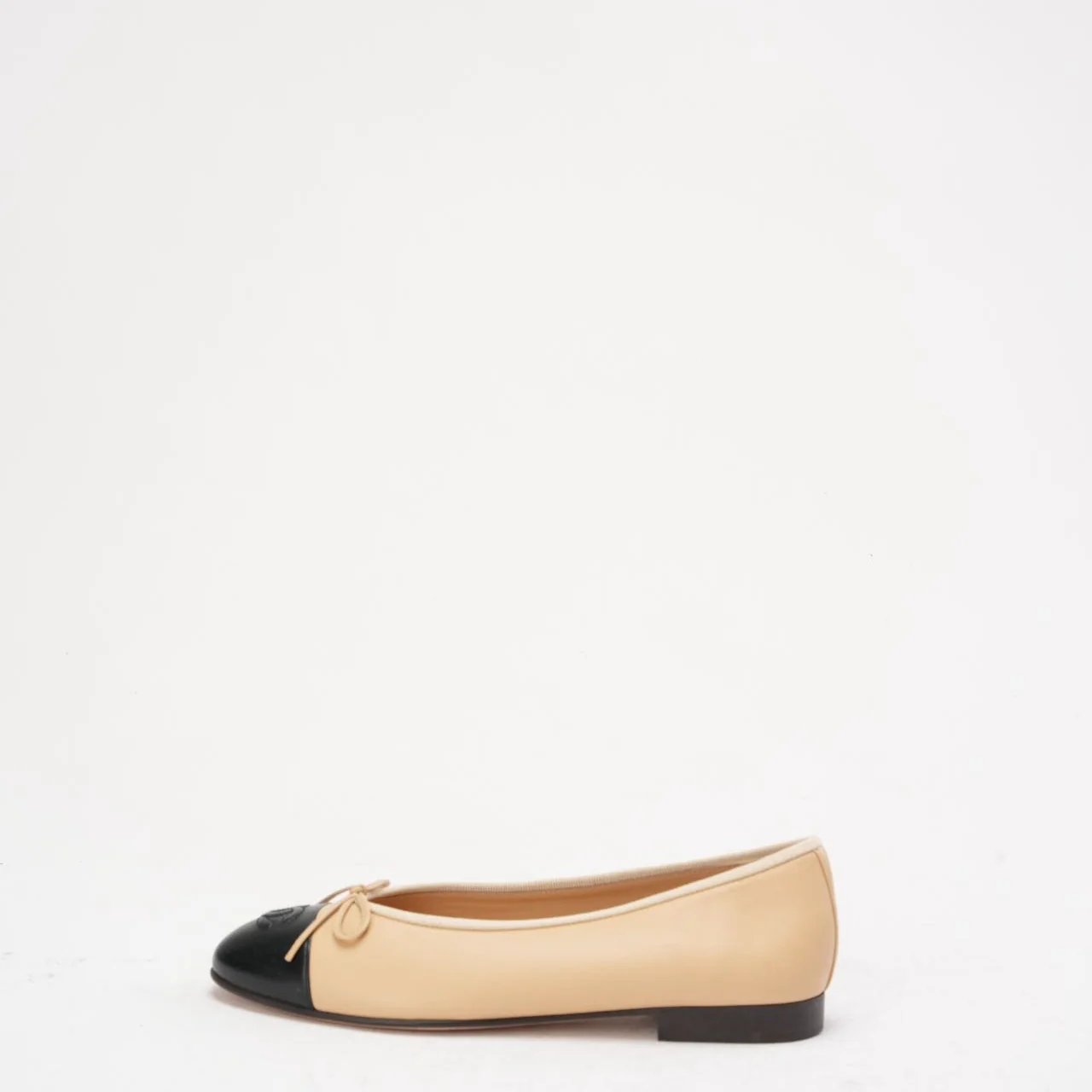 Chanel Beige/Black CC Cap Toe Ballet Flats Size 38C