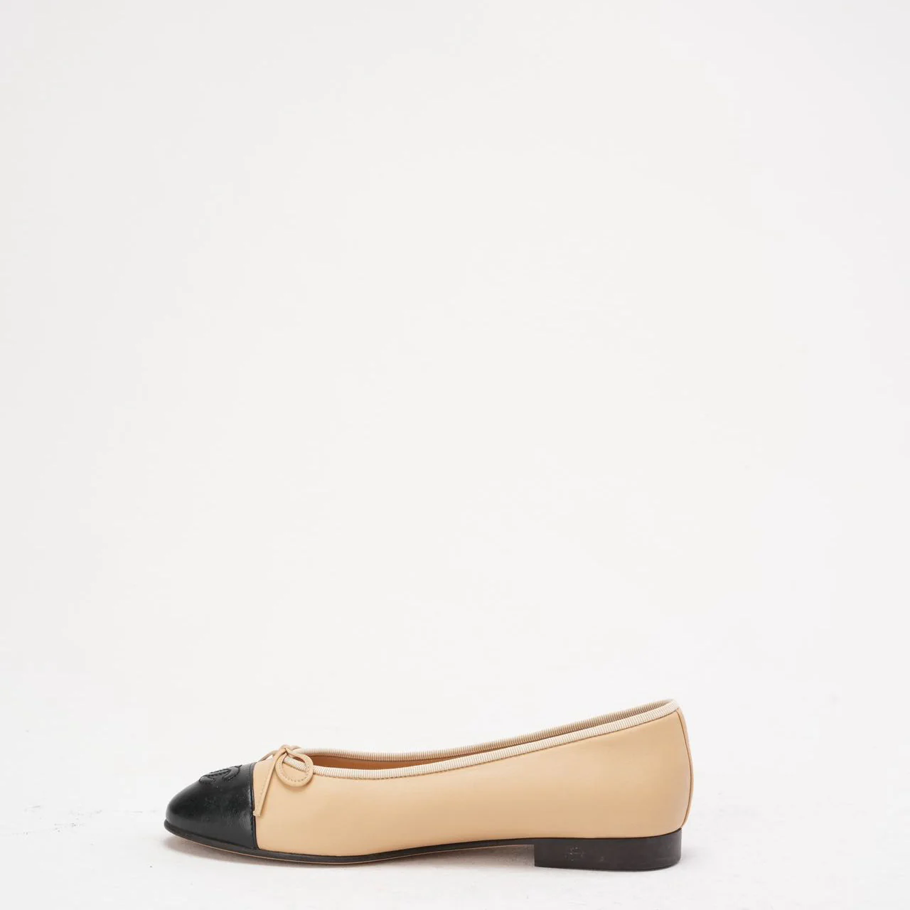 Chanel Beige/Black CC Cap Toe Ballet Flats Size 38C