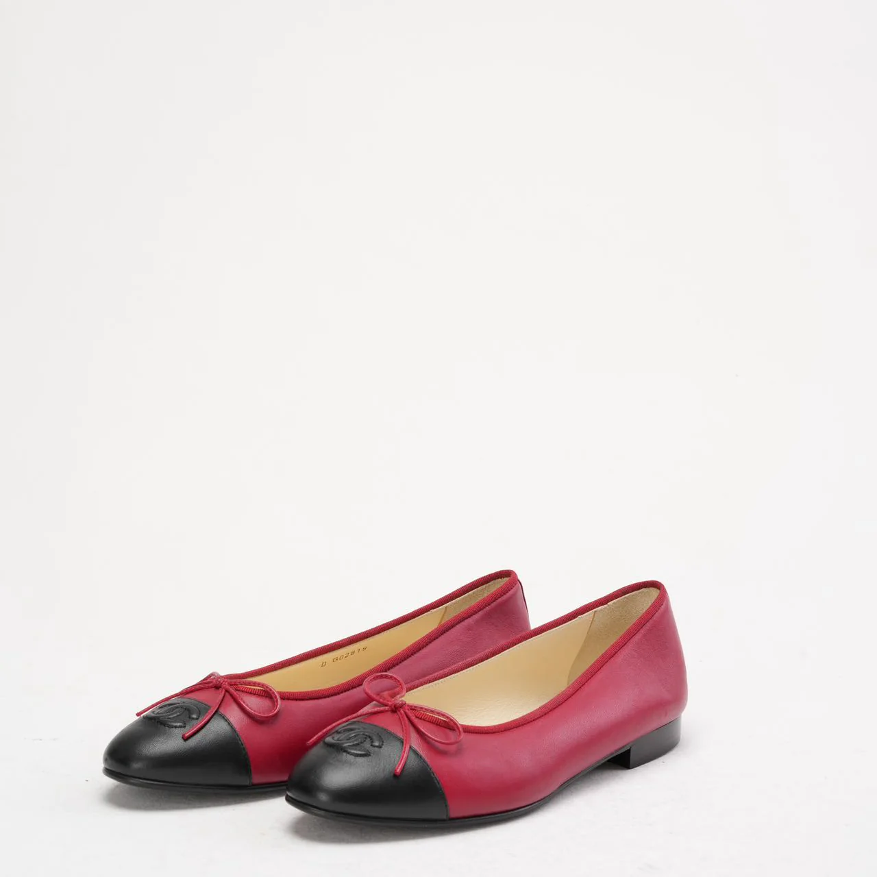 Chanel Red / Black Leather CC Cap Toe Ballet Flats Size 38.5