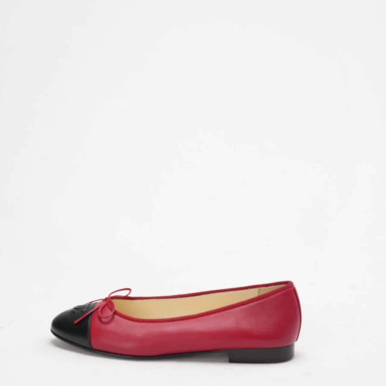 Chanel Red / Black Leather CC Cap Toe Ballet Flats Size 38.5
