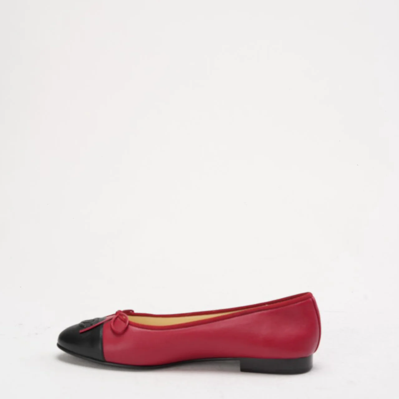 Chanel Red / Black Leather CC Cap Toe Ballet Flats Size 38.5
