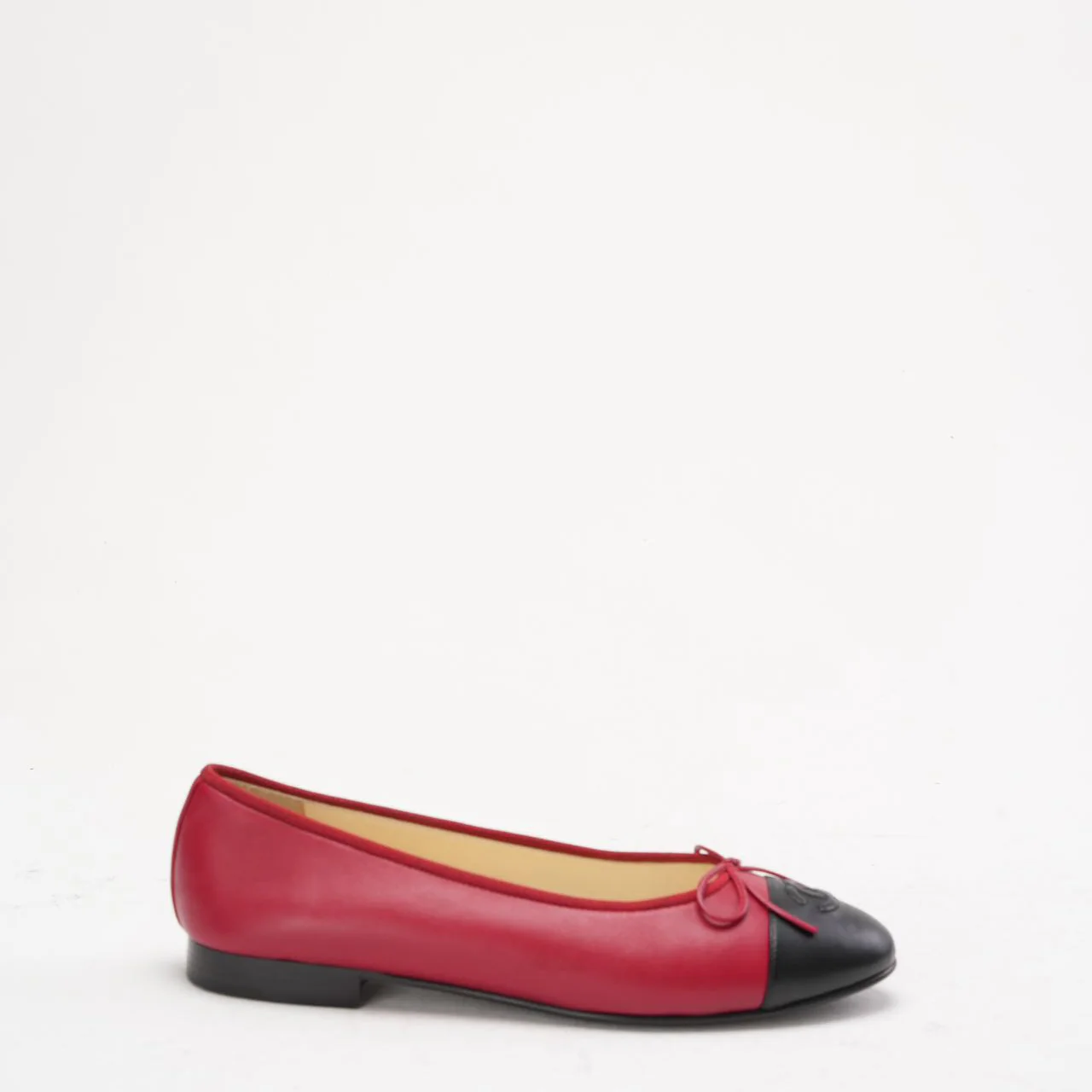 Chanel Red / Black Leather CC Cap Toe Ballet Flats Size 38.5