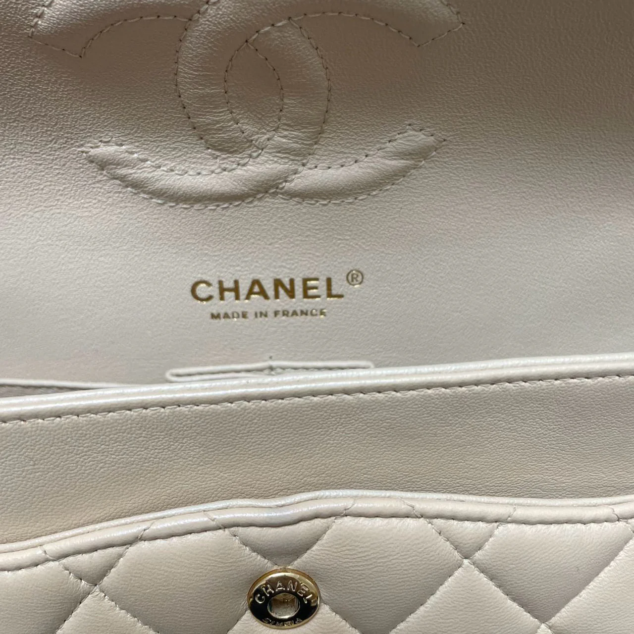 Chanel Classic Flap Bag medium Beige