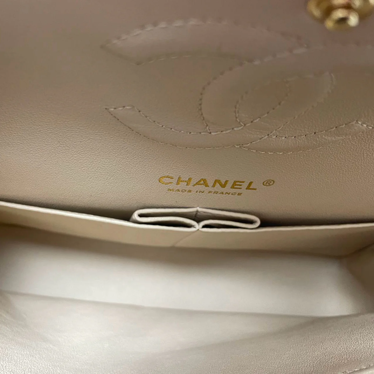 Chanel Classic Flap Bag medium Beige