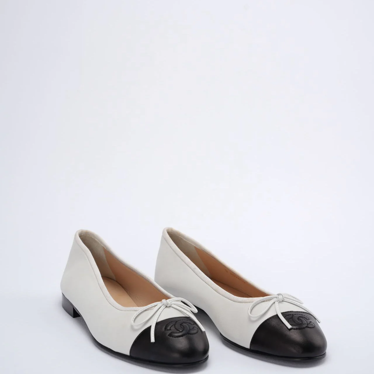 Chanel White Black Ballerinas Ballet Flats 38.5 pre owned