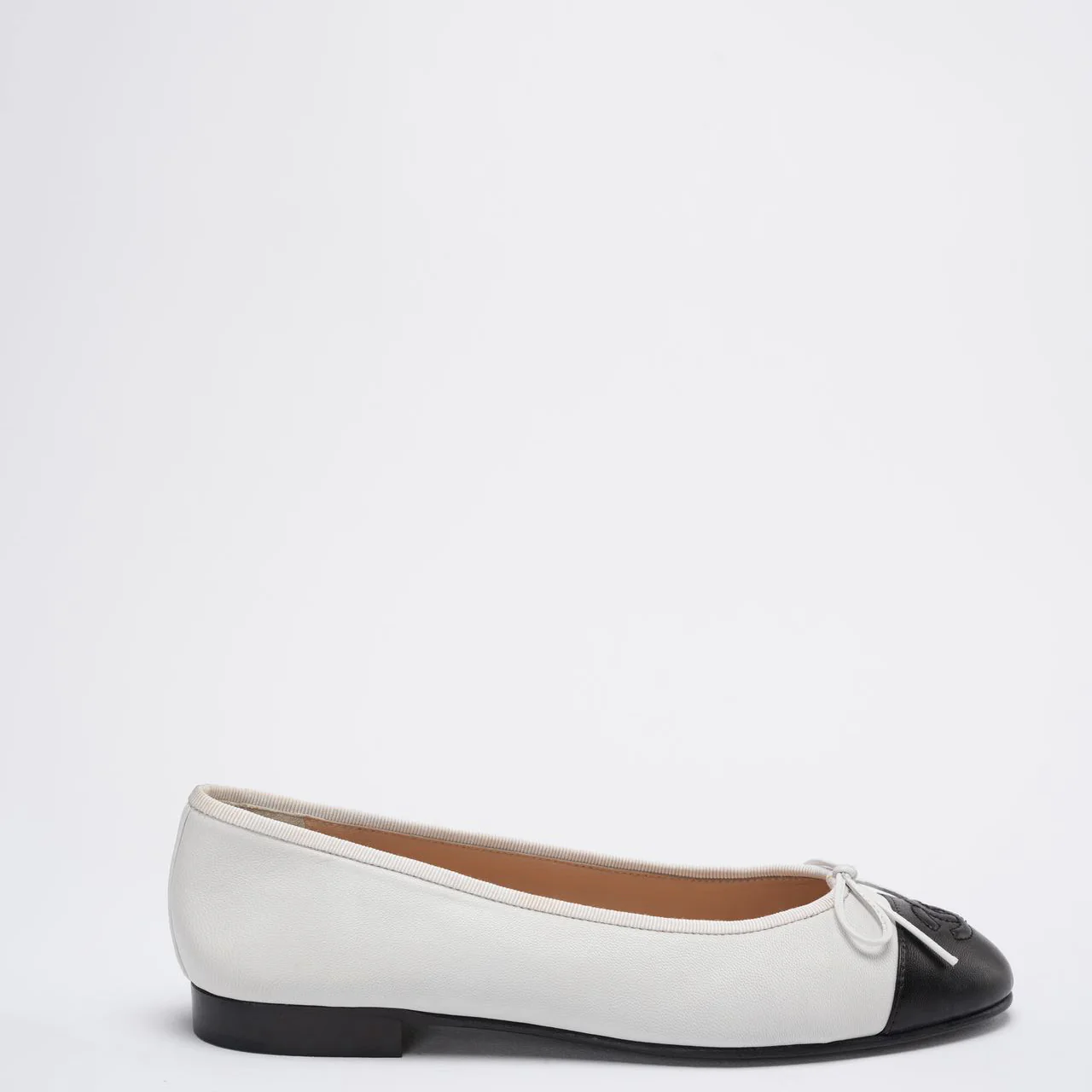 Chanel White Black Ballerinas Ballet Flats 38.5