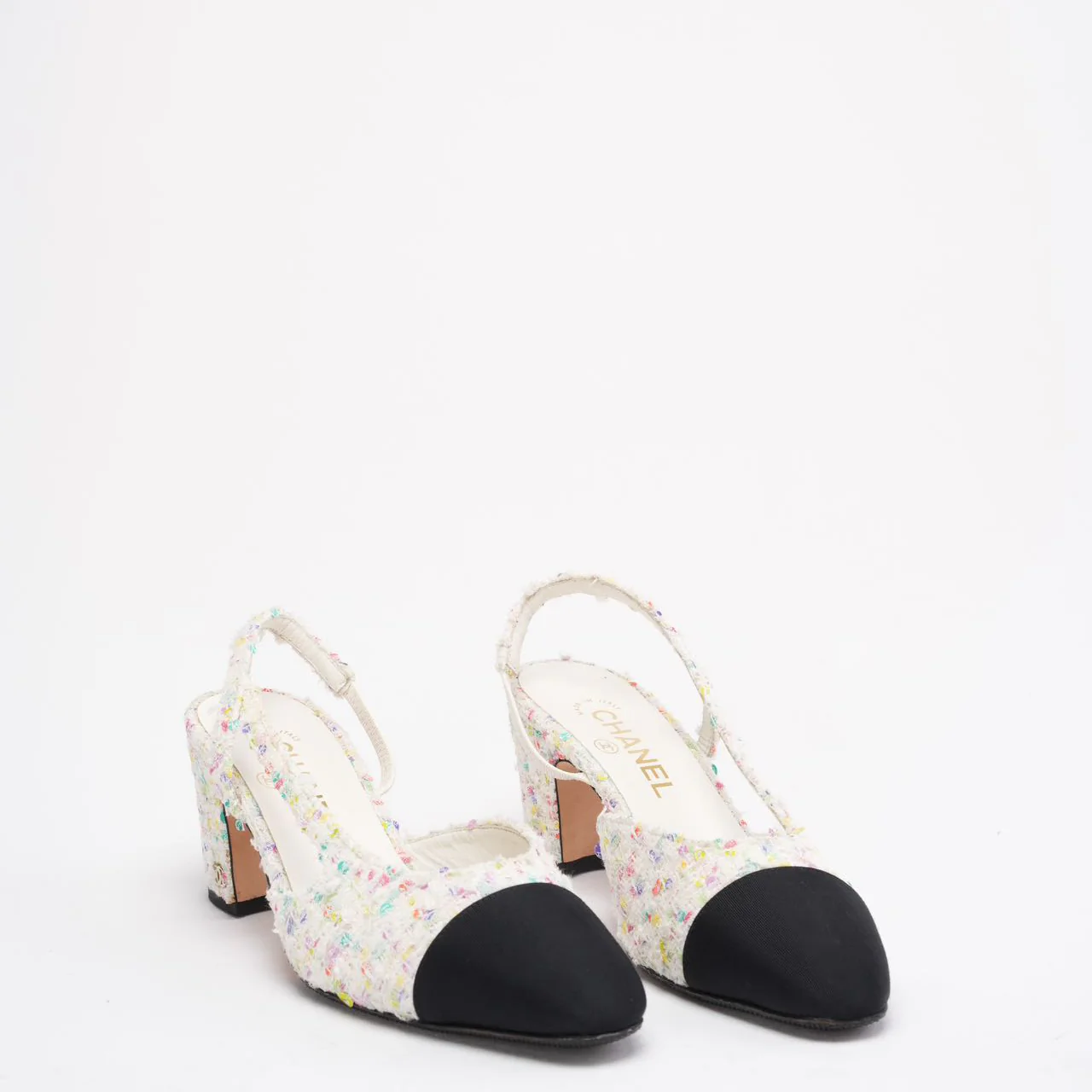 Chanel Slingback-Pumps aus mehrfarbigem Tweed mit CC-Logo, Größe 38 ½