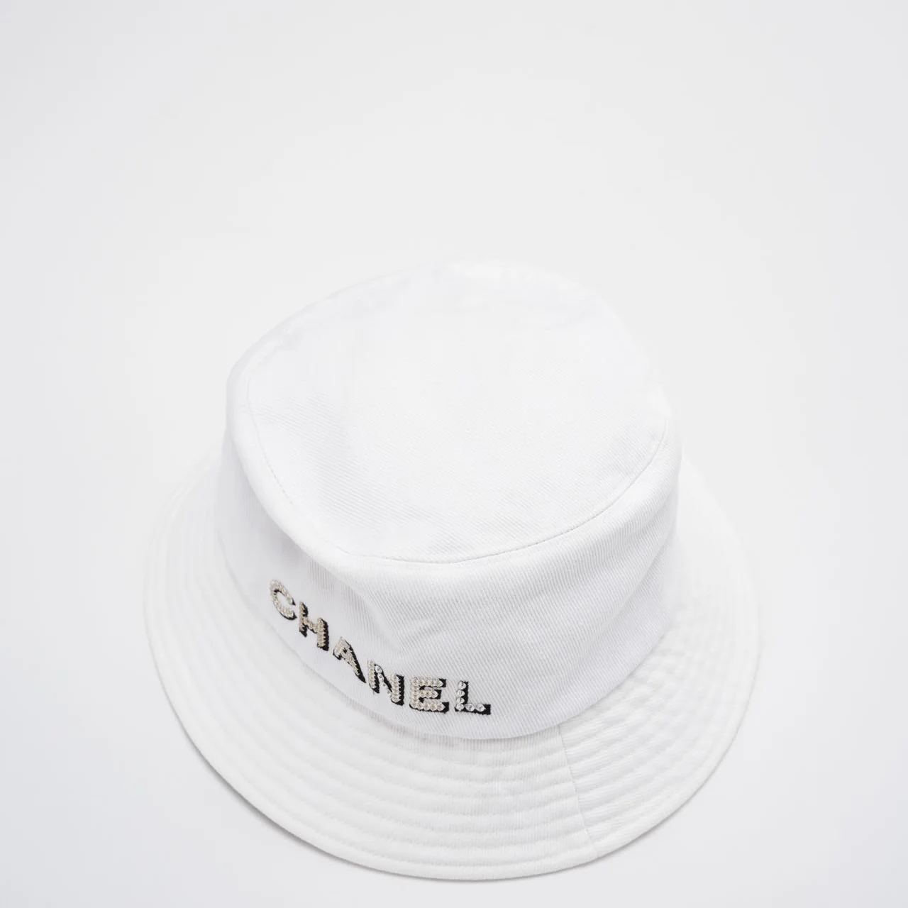 Chanel Denim Bucket Hat in White with Logo – Size S 