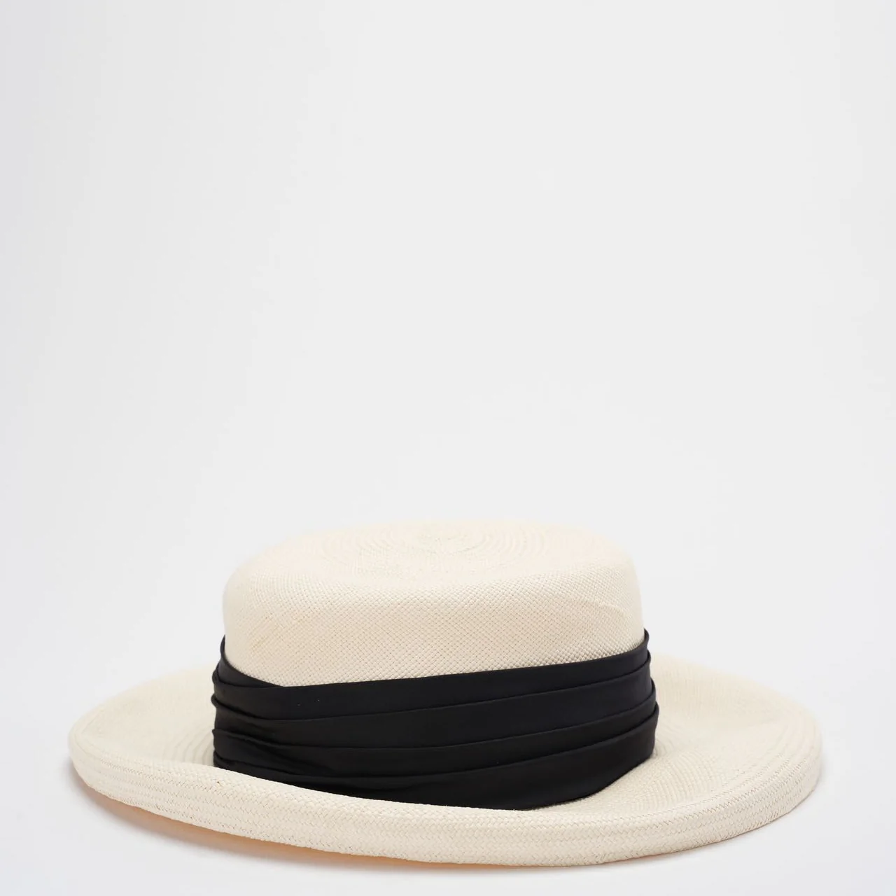 Chanel Straw Boater Hat in White and Black with CC Logo – Size M Side